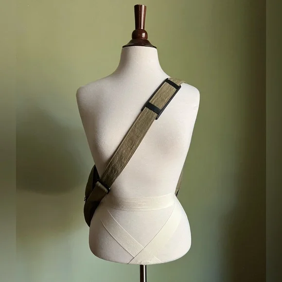 Olive Crossbody Travel Bag, Unisex Fabric Sling Backpack  display picture 3
